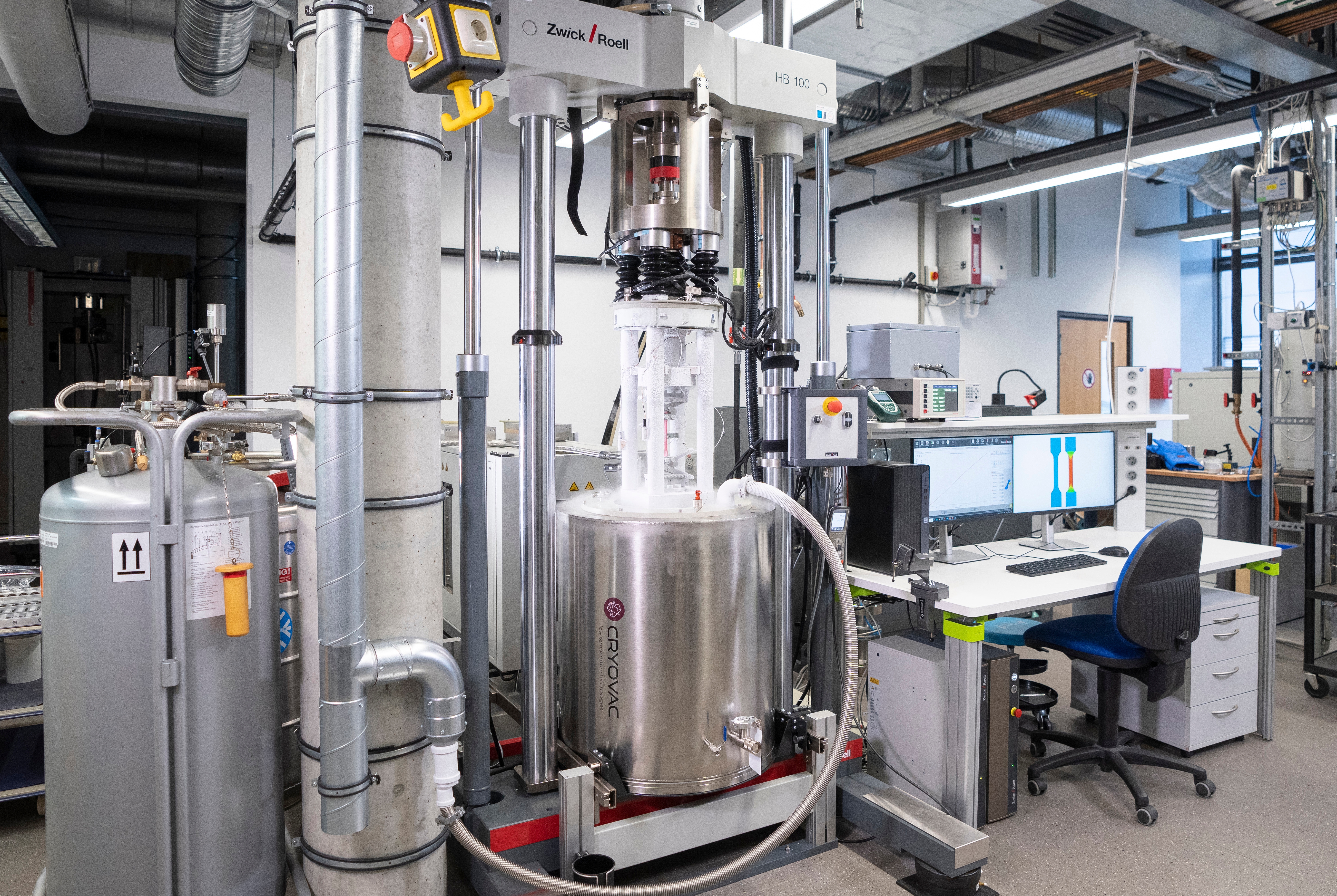 Test setup with immersion cryostat for testing materials and small components under liquid nitrogen.